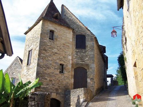 Beynac-et-Cazenac-rue-tour-