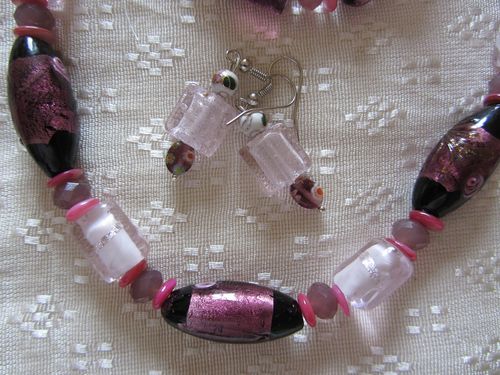 Collier mauve boucles