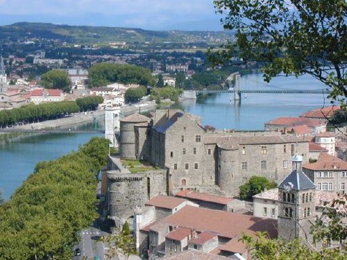 tournon_chateau.jpg
