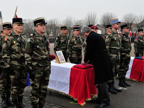 Hommage-402e-RA.jpg