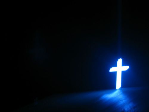 Croix-lumineuse-dans-la-nuit--parousie.over-blog.fr.jpg