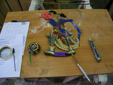 preparation marionnette indonesienne