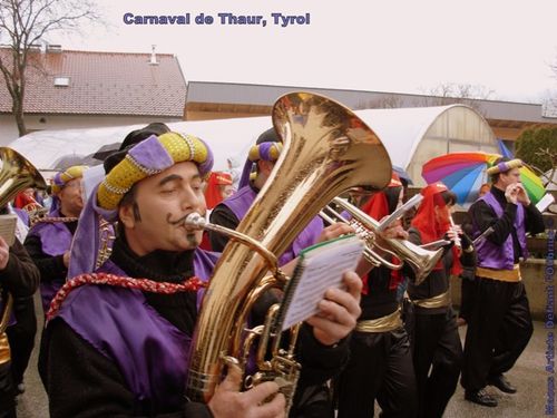 Carnaval-de-Thaur-et-ses-musiciens.JPG