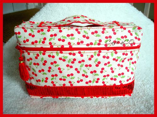 Trousse cerise