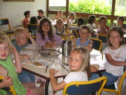 Enfants-a-la-cantine.jpg