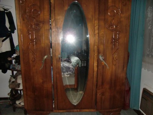 armoire.JPG