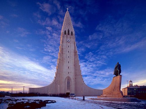 Hallgrimskirkja_transposed-wiki-.jpg