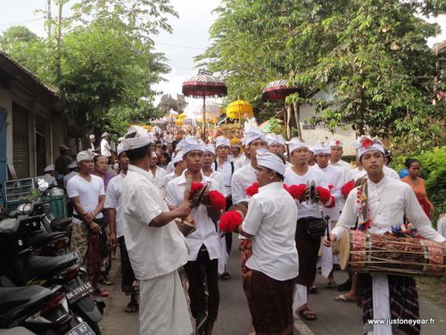Offrandes et préparation des offrandes Ubud,Bali,-copie-16