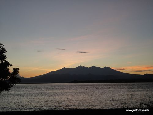Gili Air,Indonésie,Sunrise sur Lpmbok,Volcan Rinj-copie-3