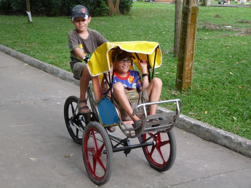 13-Saigon-cyclo