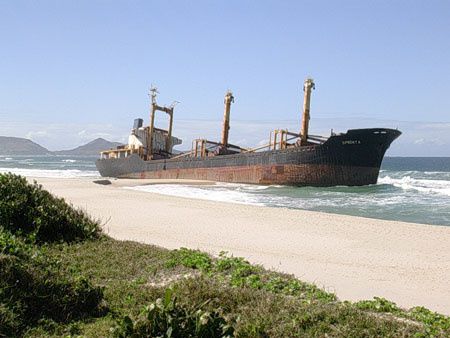 bateau échoué à Madagascar