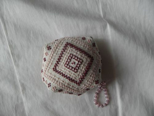 biscornu-coeur-face2.jpg