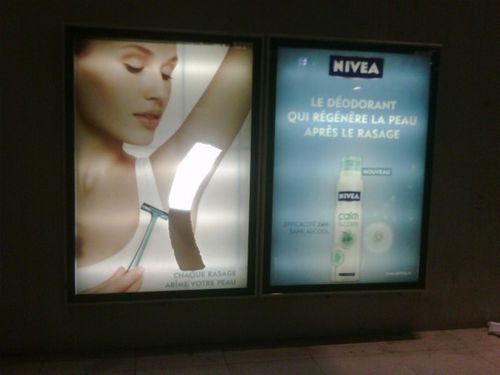 nivea-affichage-metro-paris-deodorant-qui-regenere-la-peau-