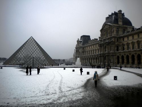 Louvre enneigé