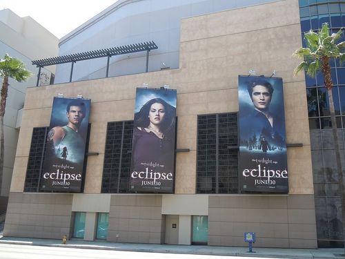 Twilight-Eclipse-movie-billboards.jpg