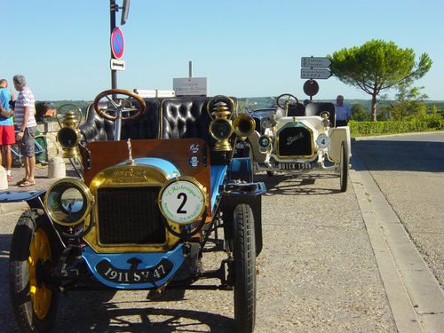 2 voitures à Duras