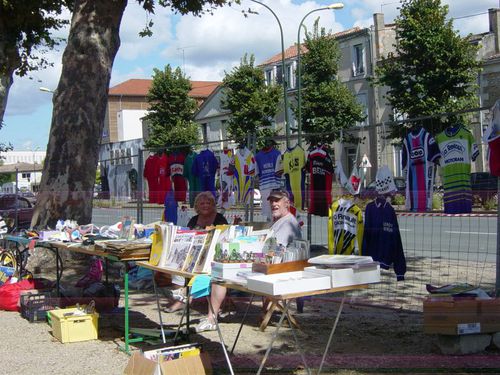 les Nordistes devant leurs stand