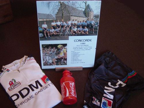 R-maillot--cuissard-et-presentoir-PDM.jpg