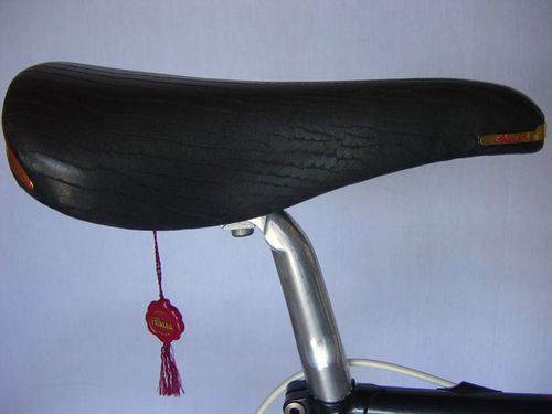 R selle...