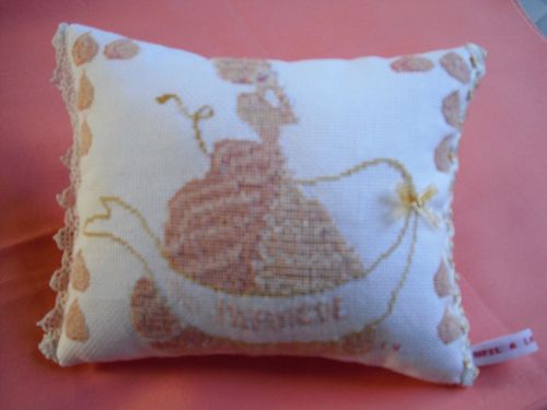 Coussin-Miss-Meringue---grand.JPG