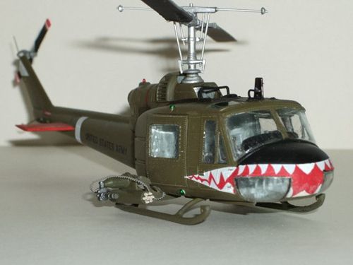 Bell-UH-1C-Italeri-01.jpg