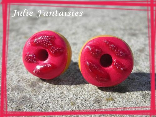 Boucles-d-oreille-gourmande-donut-fimo-fraise.jpg
