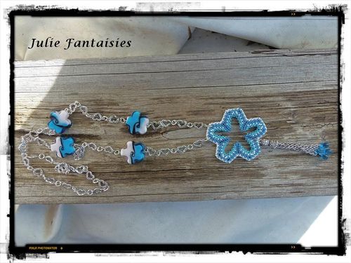 C-75-Collier-flower-power-bleu-et-blanc-murano--2-.jpg