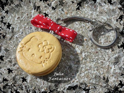 PCF-Porte-cle-gateau-Hello-Kitty-fimo.jpg