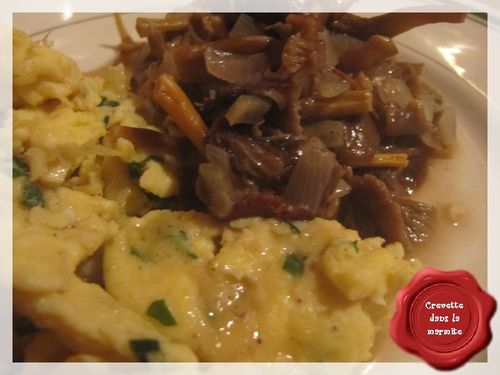Oeufs-brouilles-et-fricassee-de-champignons3.JPG
