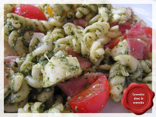 Salade de pâtes au pesto1