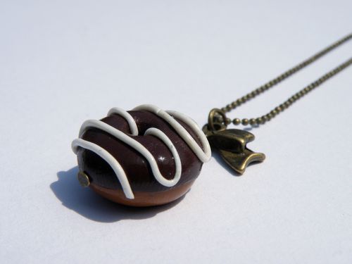 collier donuts chocolat fimo