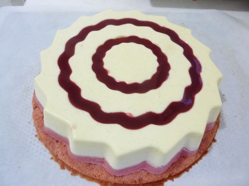 entremets vanille fraises fond biscuits roses pour blog