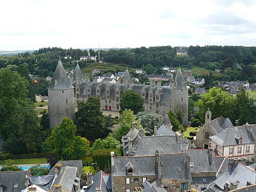 Josselin-son-eglise--1-.jpg