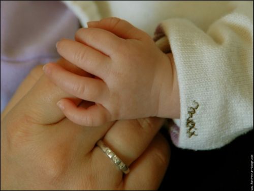 main-bebe-et-main-maman.jpg