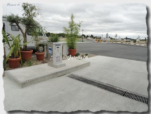 Beauvoir-008-border.jpg