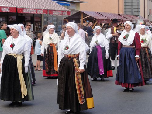 les-habits-folkloriques.jpg