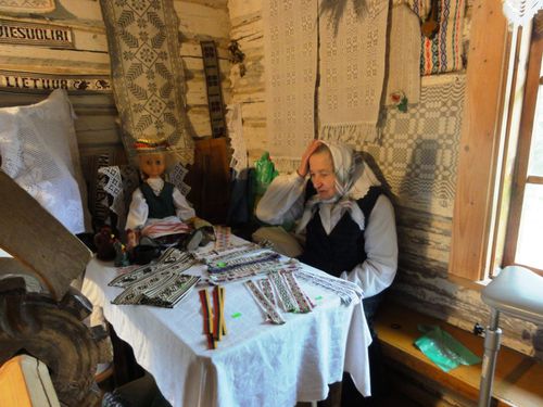 la-tisseuse-a-Rumsiskes.jpg