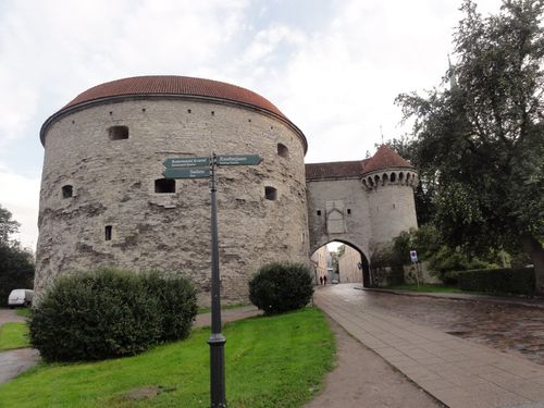tour et porte d'entrée