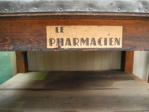 table de pharmacien