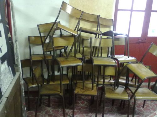 tas de chaises