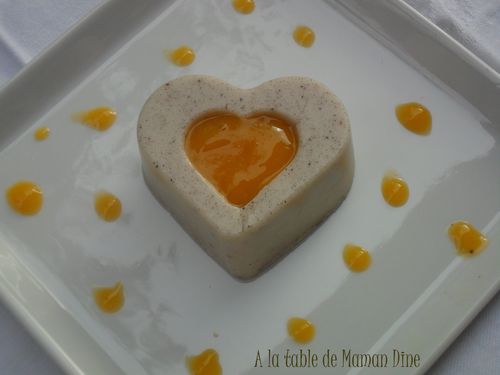 panna-cotta-au-lait-ribot-et-coulis-de-mangue.jpg