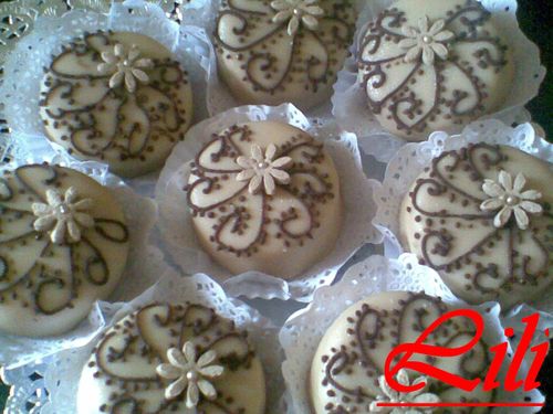 Pour terminer lannée 2012 je voudrais partager ces gâteaux orientaux pour avoir une idée pour les prochaines fetes mariages, fiançailles ou dautres