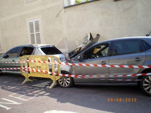voitures-incendiees-saint-louis-1