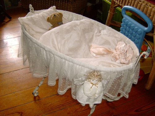 berceau-de-poupee.JPG