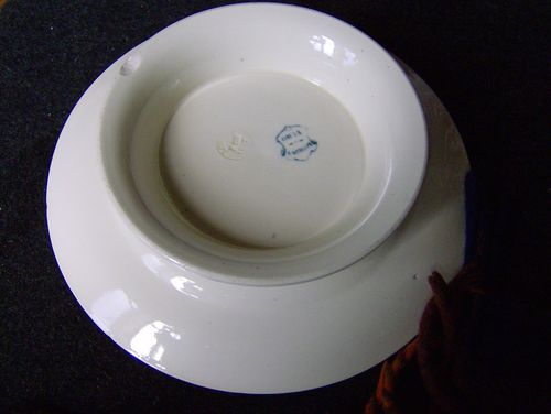assiette à pied dessous
