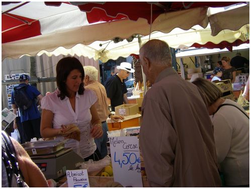120602 014 (30) marché Ajaccio