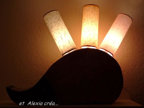 Lampe MR Hérisson en carton dans le noir