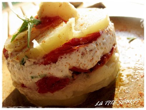 MILLEFEUILLE-POMME-DE-TERRE-TOMATES-CONFITES-CREME-DE-D-AIL.jpg