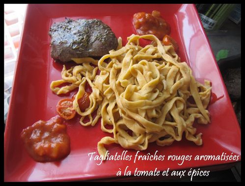 tagliatelle-fraiches-rouges-aromatisees-a-la-tomate-et-a.jpg