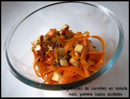 tagliatelles-de-carottes-en-salade-noiw-pommes-sauce-acidul.jpg